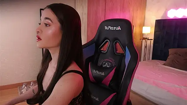 Snapshot of LucyDeLuca chatting on 03.03.26 LucyDeLuca online show from 03.03.26