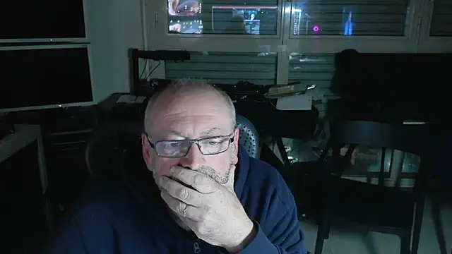 Snapshot of MiRey- chatting on 03.22.26 MiRey- online show from 03.22.26