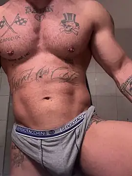 Snapshot of Tiziano94 chatting on 03.16.26 Tiziano94 online show from 03.16.26