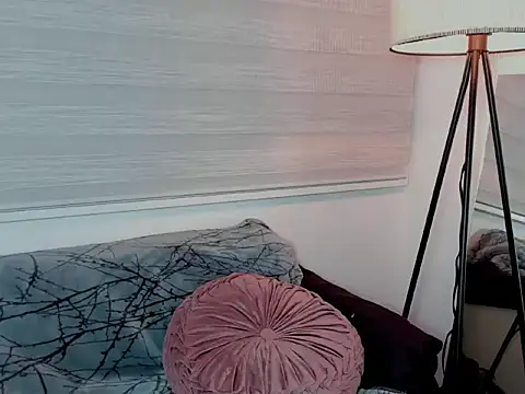 yourlollypetite online show from 02.18.26