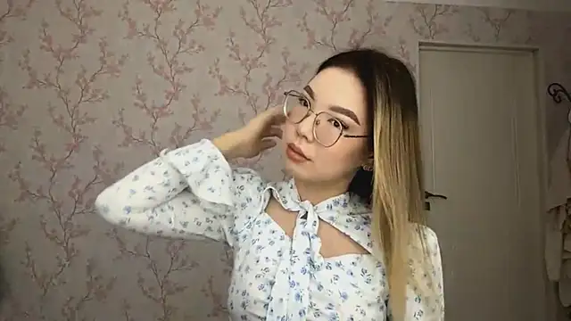 Snapshot of Elina_Mottel chatting on 03.04.26 Elina Mottel online show from 03.04.26