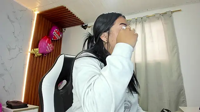 Snapshot of adhara__messY chatting on 02.24.26 adhara messY online show from 02.24.26