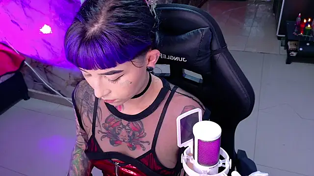Snapshot of nova_kitttyy chatting on 05.20.26 nova kitttyy online show from 05.20.26