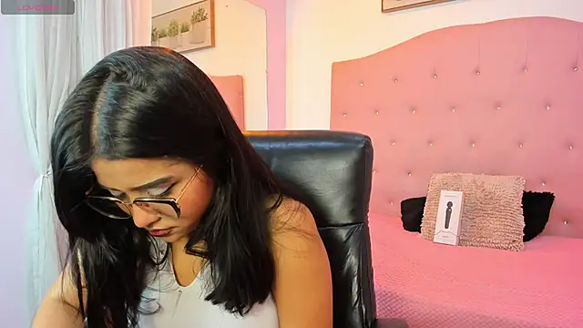 mila quin online show from 04.16.26