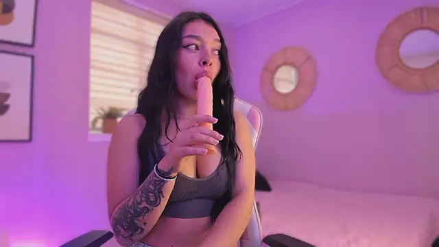 Snapshot of Lummii_ chatting on 02.19.26 Lummii online show from 02.19.26