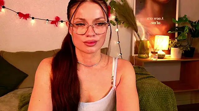 Snapshot of TayaSun chatting on 02.28.26 TayaSun online show from 02.28.26