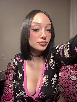 strwbrrymilk online show from 03.31.26