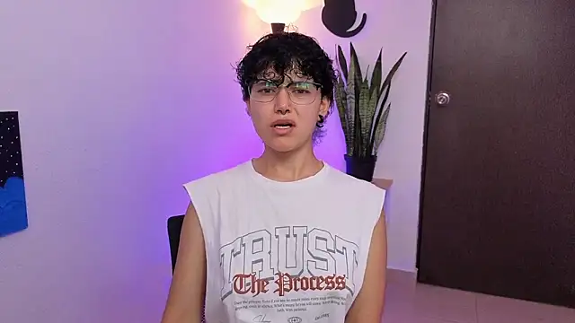 Snapshot of jeroharper_ chatting on 04.15.26 jeroharper online show from 04.15.26