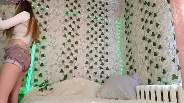 VictoriaDeese online show from 04.20.26