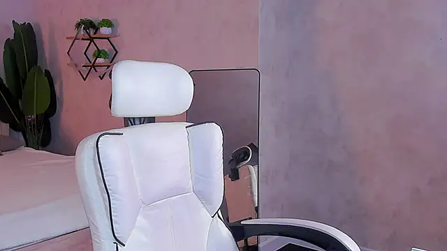 Miaa Hill online show from 03.25.26