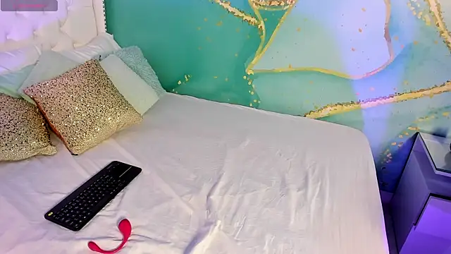 milkavelvett online show from 04.20.26