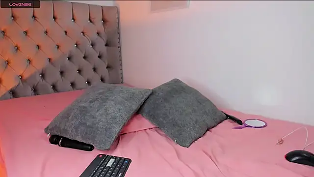 eva cutee  online show from 04.19.26