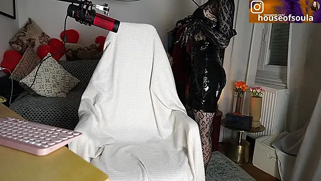 Snapshot of supreme_dominatrix chatting on 03.12.26 supreme dominatrix online show from 03.12.26