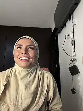 Snapshot of Darsha_Khemu chatting on 04.21.26 Darsha Khemu online show from 04.21.26