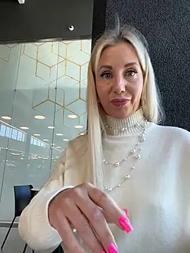 LisaMurr online show from 04.20.26