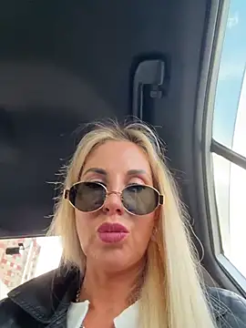 Snapshot of LisaMurr chatting on 04.27.26 LisaMurr online show from 04.27.26