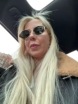 Snapshot of LisaMurr chatting on 04.29.26 LisaMurr online show from 04.29.26