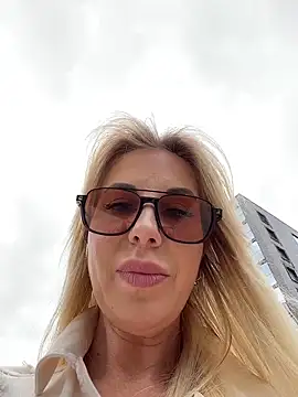 Snapshot of LisaMurr chatting on 06.02.26 LisaMurr online show from 06.02.26