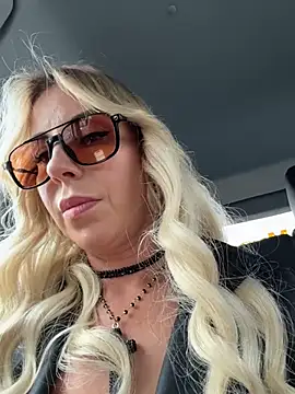 Snapshot of LisaMurr chatting on 06.13.26 LisaMurr online show from 06.13.26