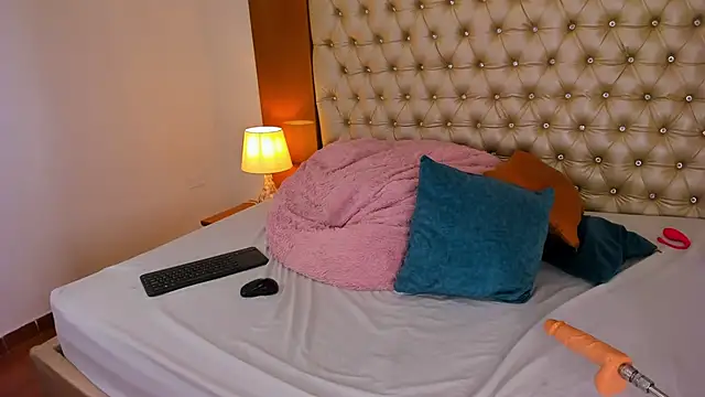 IsabellaaLux  online show from 04.02.26