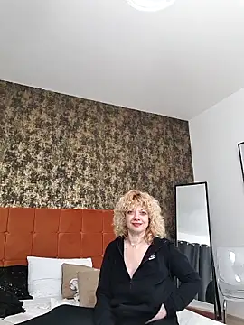 Snapshot of LaireeFelini chatting on 02.23.26 LaireeFelini online show from 02.23.26