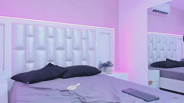 Liia Collins online show from 04.18.26