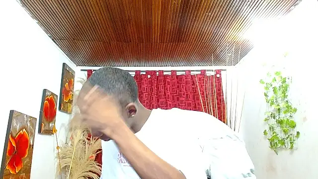 Snapshot of milo018 chatting on 02.25.26 milo018 online show from 02.25.26