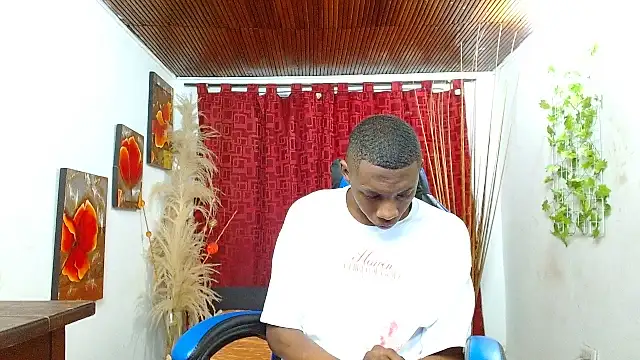 Snapshot of milo018 chatting on 03.04.26 milo018 online show from 03.04.26