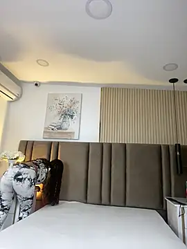 Lorenn Sweet online show from 04.10.26