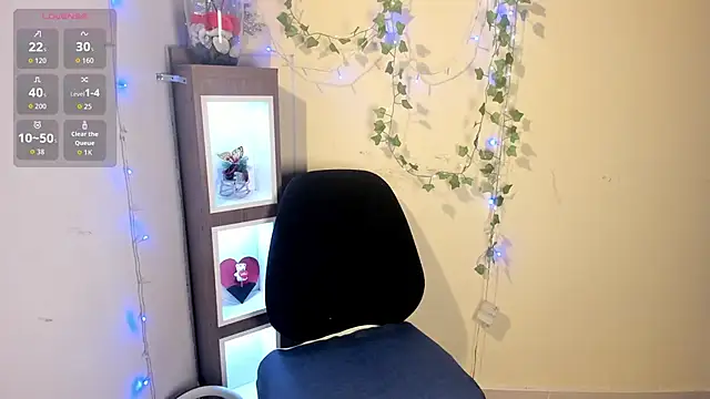 Snapshot of little__eva chatting on 05.11.26 little eva online show from 05.11.26