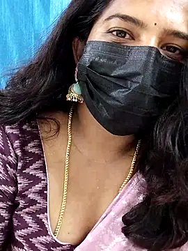 Snapshot of Sumaya-Reddy chatting on 02.18.26 Sumaya-Reddy online show from 02.18.26