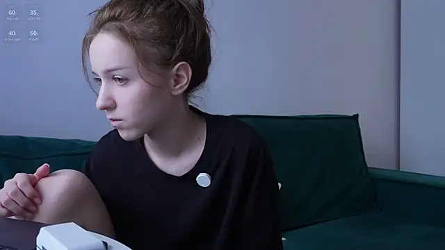 Snapshot of monnymoonn chatting on 07.31.26 monnymoonn online show from 07.31.26