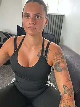 Snapshot of Destinylovex chatting on 07.18.26 Destinylovex online show from 07.18.26