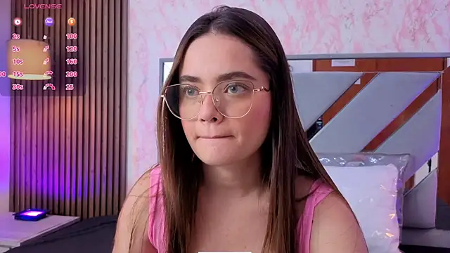 LittleeSara18 online show from 03.20.26