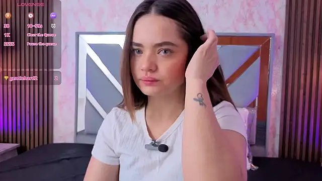 LittleeSara18 online show from 03.23.26