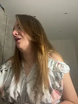DistrictGirl online show from 04.01.26