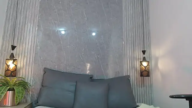 Milf Luciana online show from 02.23.26