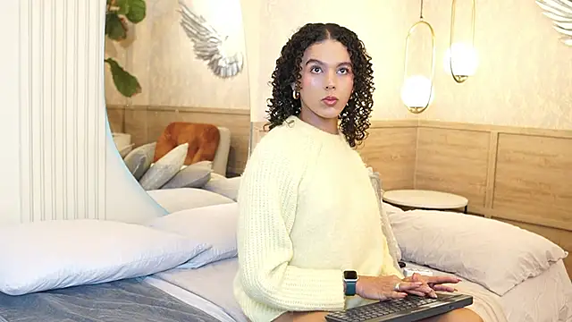 Snapshot of Luxa_Velvet chatting on 02.23.26 Luxa Velvet online show from 02.23.26