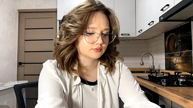 Snapshot of AinaSmith chatting on 03.04.26 AinaSmith online show from 03.04.26