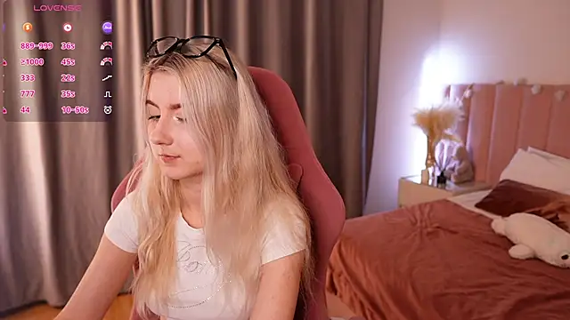 Aiko Takana online show from 02.23.26