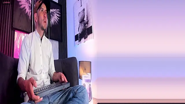 Milanwhite  online show from 02.28.26