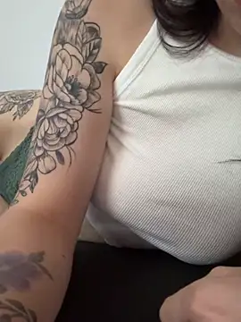 Lizzy Wild online show from 04.21.26