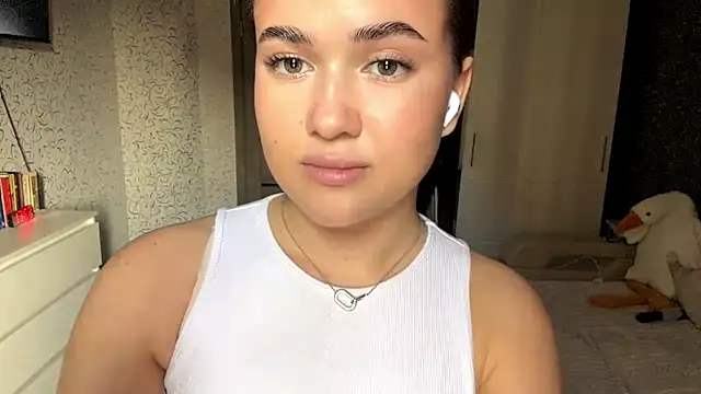 JoycelynUrion online show from 04.17.26