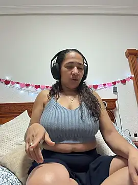 CrystalIvy online show from 04.19.26