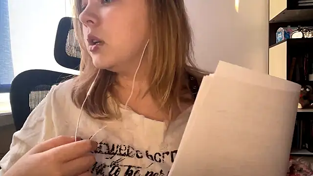 TomikoPfau online show from 04.14.26