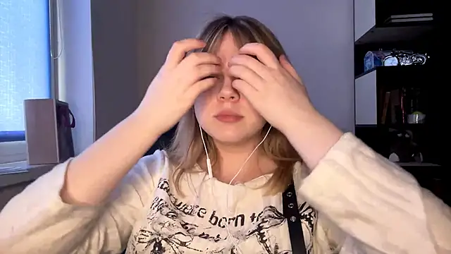 TomikoPfau online show from 04.19.26