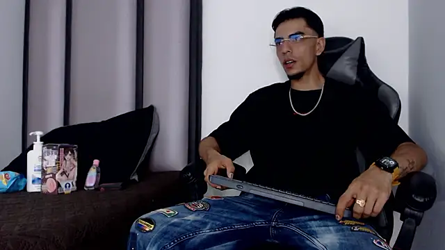 Snapshot of Endrick-23 chatting on 03.04.26 Endrick-23 online show from 03.04.26