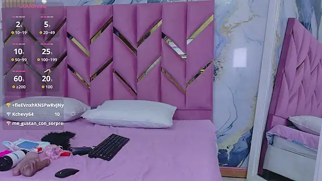 curvybuffgirllll online show from 04.20.26