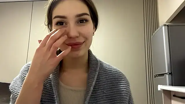 Snapshot of HypnoticEyeys chatting on 02.21.26 HypnoticEyeys online show from 02.21.26