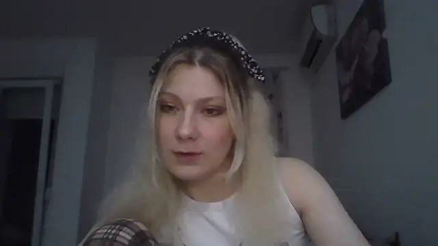 Foxy Bright online show from 03.24.26